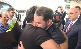 Hakan Atilla'yı İstanbul'da Berat Albayrak karşıladı