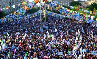 Barış Günü'nde bazı kelimeler yasaklandı: Kayyum, saray, doğa talanı..