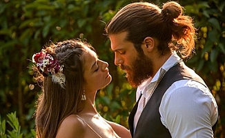 Can Yaman partneri Demet’e böyle teşekkür etti