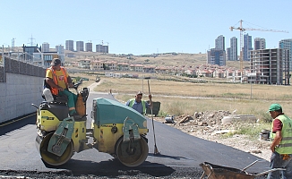 Çankaya'da asfalt çalışmaları ara vermeden devam ediyor