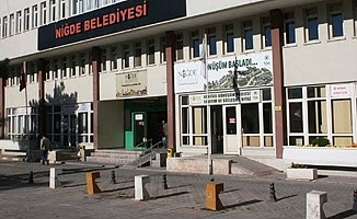 AKP'li belediye başkanına belediye şirketinden huzur hakkı!