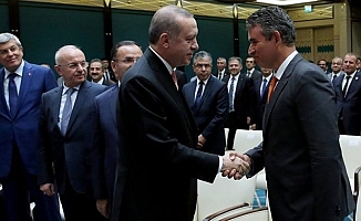 ''Feyzioğlu Saray'daki törende avukatların Cumhurbaşkanlığı korumalarınca darp edilmesini eleştirecek mi?''
