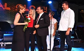 Zuhal Olcay konserine İmamoğlu sürprizi