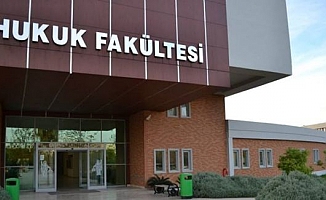 77 hukuk fakültesinin 19'unun dekanı hukukçu değil