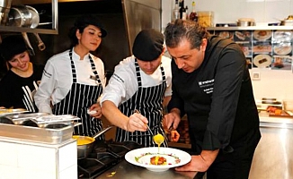 MasterChef'in Bolulu Mehmet Şefi'i, sol elini neden hep saklıyor?