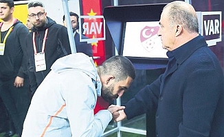 Galatasaray'dan Arda Turan'a mesaj: Ücretinde indirime git