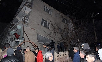 Bakanlar Elazığ'a gidiyor, belediyeler ekip yolladı