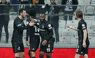 Beşiktaş'ta iki futbolcu arasında gerginlik