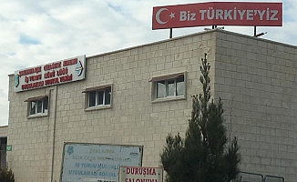 Cezaevinin tepesine “Biz Türkiye’yiz” sloganı yazdılar!