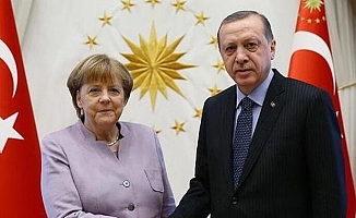 Erdoğan ve Merkel Telefonda Görüştü!