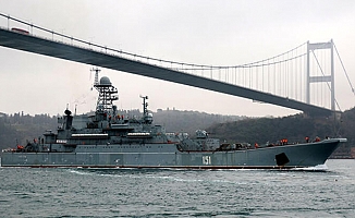 Rus Savaş Gemisi Boğaz'da Sürüklendi