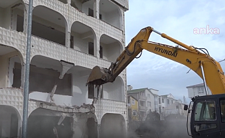 Büyükçekmece'de deprem riski taşıyan 4 bina yıkıldı