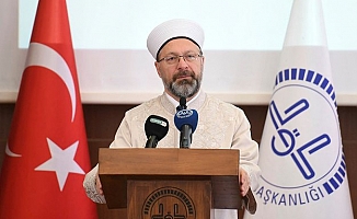 Diyanet: Camilerde Cuma ve Vakit Namazları Kılınmayacak!