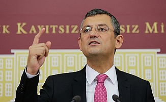 Özgür Özel'den İletişim Başkanı Altun'a Tepki: Güvenlik Toplantısına Girmesi Kabul Edilemez