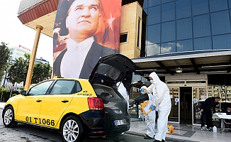 Sokaklarla birlikte araçların içi de dezenfekte ediliyor