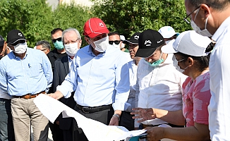 BAŞKAN SEÇER, ARPAÇSAKARLAR MAHALLESİ KANALİZASYON HATTI ÇALIŞMALARINI YERİNDE İNCELEDİ