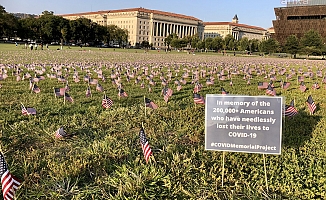 ABD'de koronavirüsten ölenlerin anısına 20 bin Amerikan bayrağı dikildi