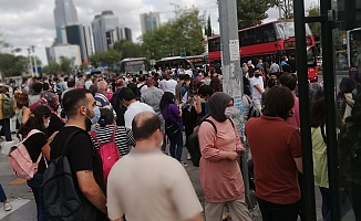 İstanbul'da Bir Kişi Metro Raylarına Atlayarak İntihar Etti