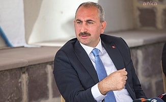 Bakan Gül, YÖK'ten hukuk fakültesine giriş için barajı ilk 100 bin kişiye yükseltmesini istedi