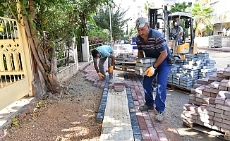 Konyaaltı’nda kaldırımlar yenileniyor