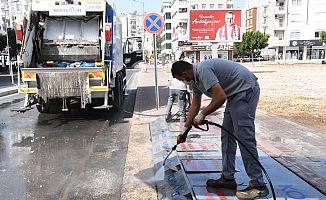 Konyaaltı’nda temizlik aralıksız devam ediyor