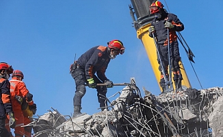 İBB ekibi, enkaz altından 5 kişiyi kurtarırken 9 kişinin de cansız bedenini çıkardı