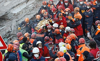 İzmir'deki Depremde Hayatını Kaybedenlerin Sayısı 105'e Yükseldi