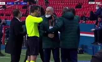 PSG - Başakşehir maçında ırkçı hakem sahadan alındı, VAR hakemi 4. hakem olarak sahaya çıktı: Maç devam edecek