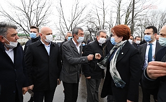 Akşener'i gören besici ve çiftçiler isyan etti: 10 tane hayvan alabilmek için bankalara boyun büküyoruz. Türkiye'de çiftçi bu halde"