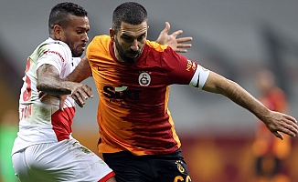 Galatasaray, evinde Antalyaspor ile puanları paylaştı