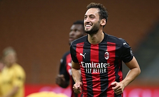 Hakan Çalhanoğlu'nun Koronavirüs testi pozitif çıktı