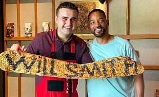Ağırlamadığı dünya yıldızı kalmayan CZN Burak, bu kez Will Smith'i konuk etti