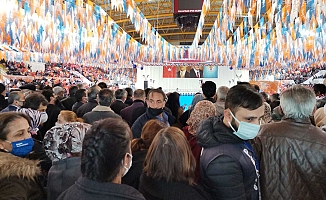 AKP İzmir Kongresi'nden Yine Aynı Manzaralar; Güvenlik Önlemi Var, Korona Önlemi Yok!