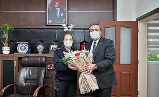 Başkan Soner Çetin, Çukurova İlçe Emniyet Müdürü Özlem Şeker’i ziyaret etti