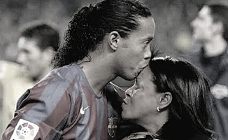 Dünyaca ünlü yıldız Ronaldinho'nun annesi Dona Migueline coronavirüs nedeniyle hayatını kaybetti