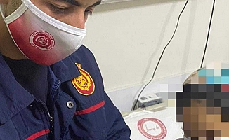 Sıkışan parmakları, itfaiye ekipleri tarafından kurtarıldı