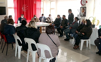 CHP’li Sındır yeni üyelere rozet taktı; “Saflarımızı sıklaştırıyoruz”