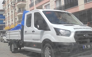 Bergama'da Ramazan kolisine dönüştürülen yardımların, üzeri örtülerek başka yere taşındığını öne sürüldü