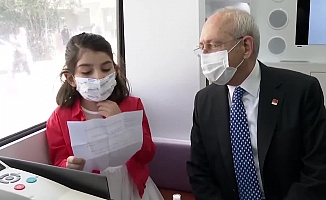 Kılıçdaroğlu, minik Cemre'yle buluşarak onun şiirini dinledi
