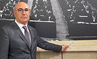 TBMM’ye Ait Tarihi Fotoya İletişim Başkanlığı’nın Adını Yazdılar!
