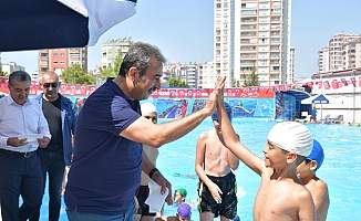 Çukurova’da havuzlar çocuklarla şenlendi