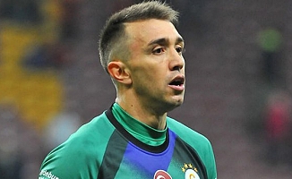 Galatasaraylı Muslera'dan rakibini çıldırtan kurtarış!