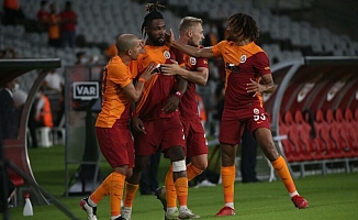 Galatasaray son dakikalarda güldü