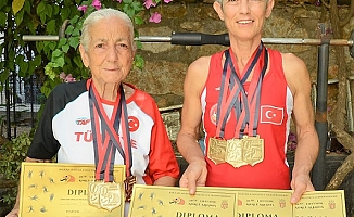 83 Yaşındaki Anne, 56 Yaşındaki Kızıyla Katıldığı Şampiyonadan 8 Altın Madalya ile Döndü