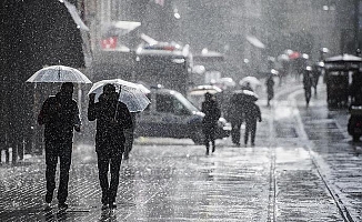 İstanbul'a çarşamba günü yağmur geliyor, sıcaklıklar 5 derece düşecek