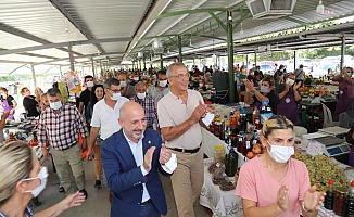 CHP'li Öztunç: ”Sarayda yaşayıp mangoyu kurutanları pazar gezmeye davet ediyoruz”