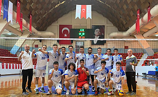 Seyhan’ın genç voleybolcuları engelleri bir bir aşıyor