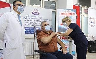TURKOVAC, 2 doz Sinovac aşısı olmuş gönüllülere 3. doz olarak uygulanmaya başlandı