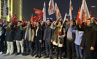 ABD Deniz Kuvvetleri’ne ait askeri gemide görevli personelin başına çuval geçiren 17 kişi serbest bırakıldı