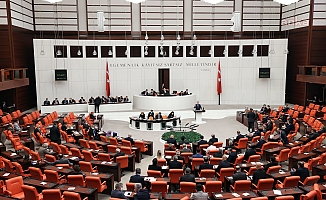 CHP'nin siyasette eşit temsiliyet önerisi AKP ve MHP oylarıyla reddedildi. Genel Kurul'da tartışma çıktı